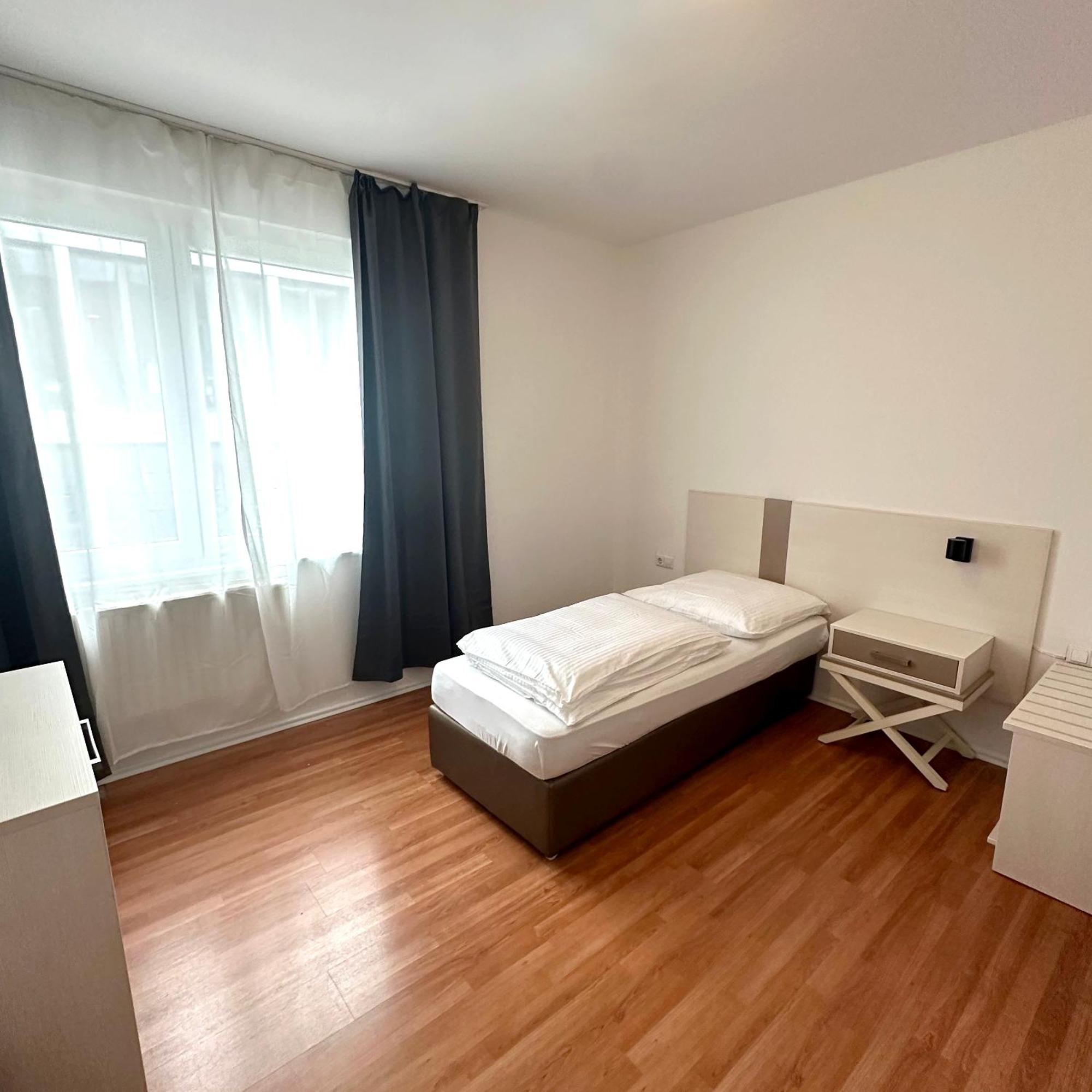 Benztown Hotel Gaestehaus Stuttgart Buitenkant foto