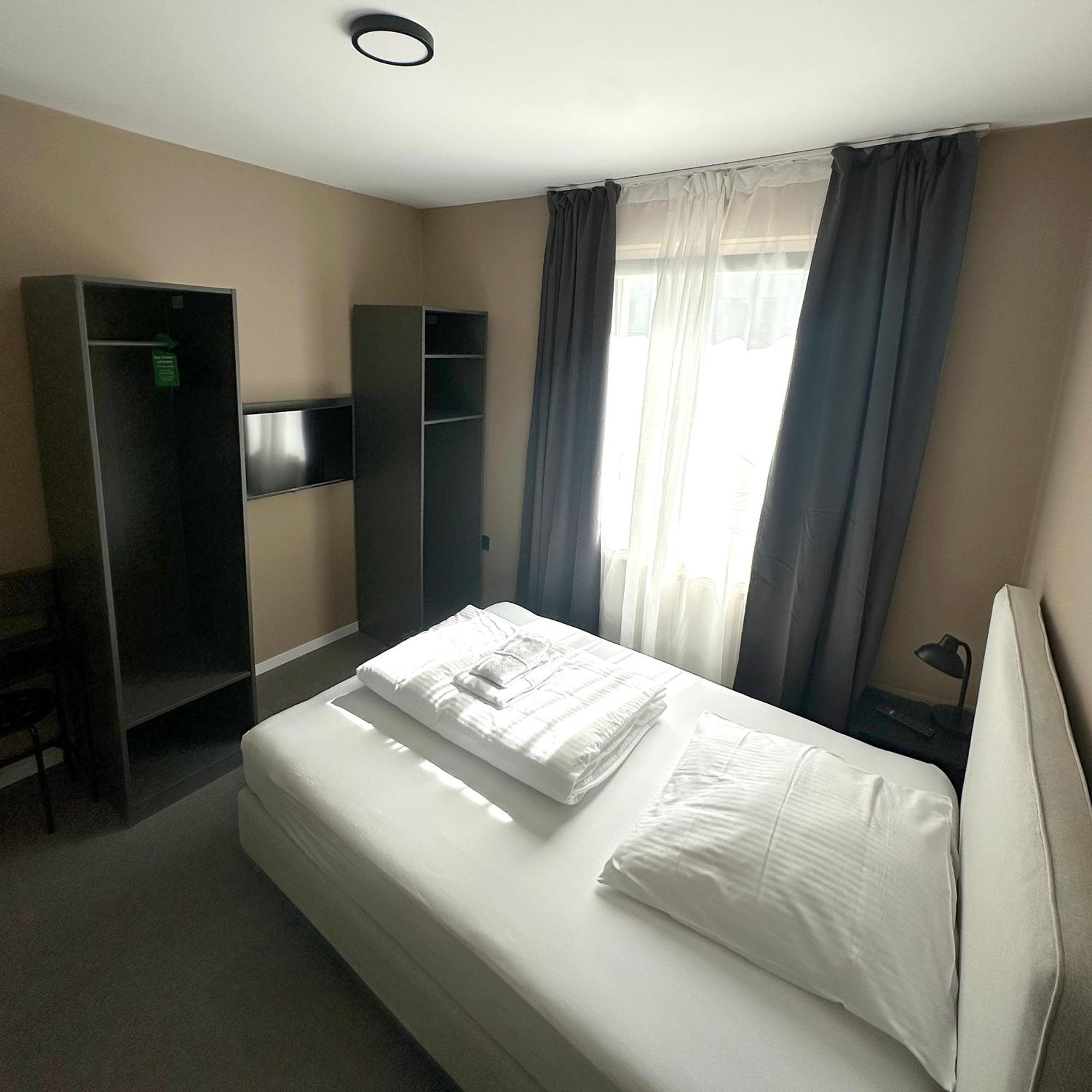 Benztown Hotel Gaestehaus Stuttgart Buitenkant foto